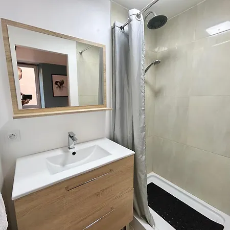 Apartment Le Cocon De - T4 Hyper Centre & Parking Chambéry